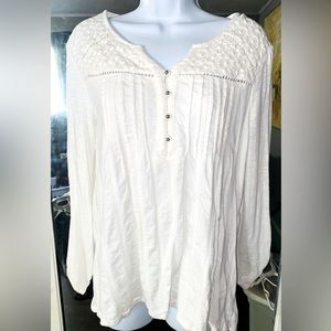 Gloria Vanderbilt boho top.